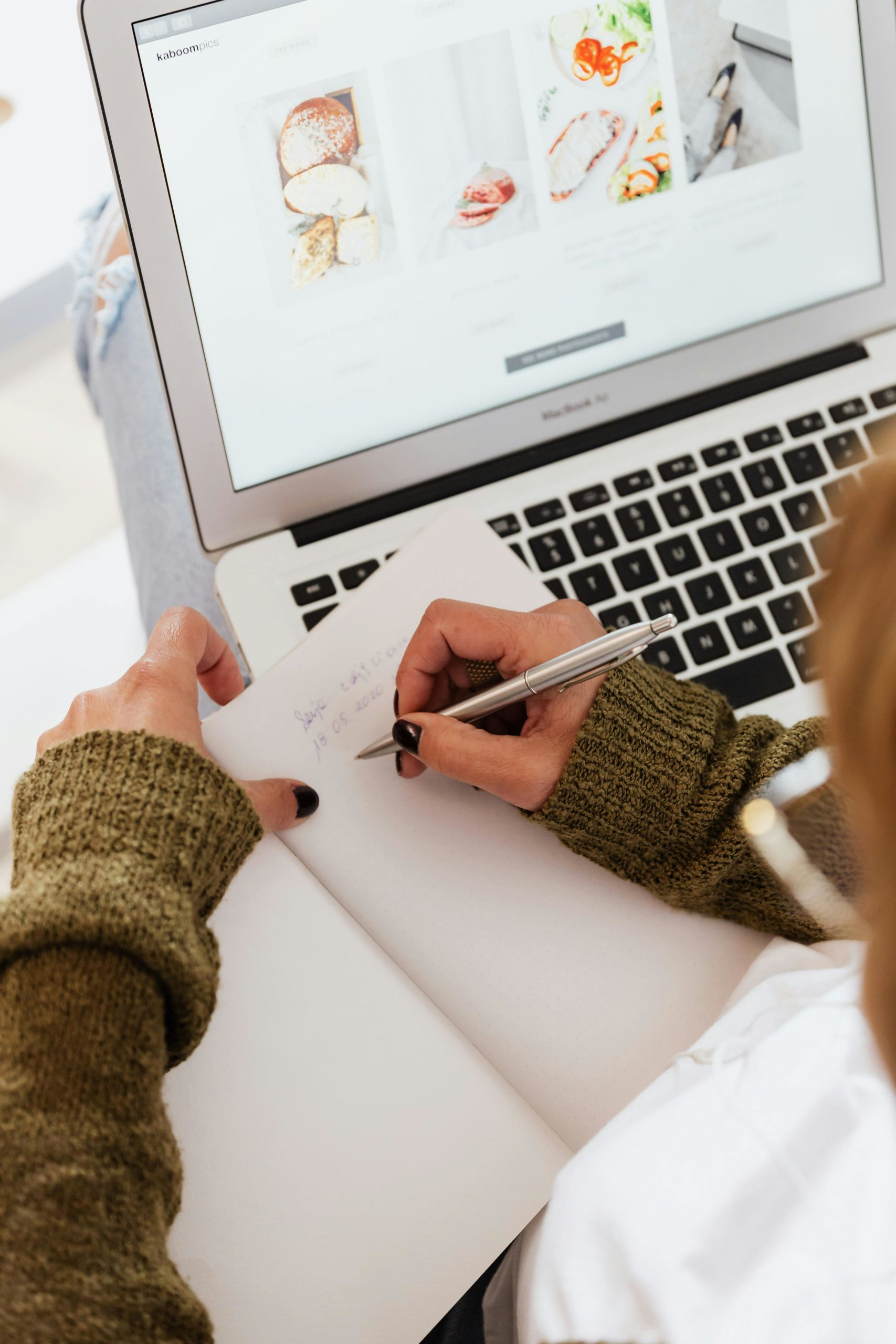 Quando anche la scrittura diventa digitale: il valore umano della grafologia nell’era dell’AI.